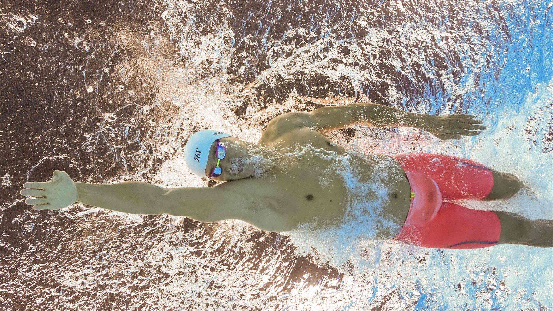 全国田径锦标赛男子百米决赛 小将谢震业复出即夺金牌，谢震业晋级男子100米半决赛