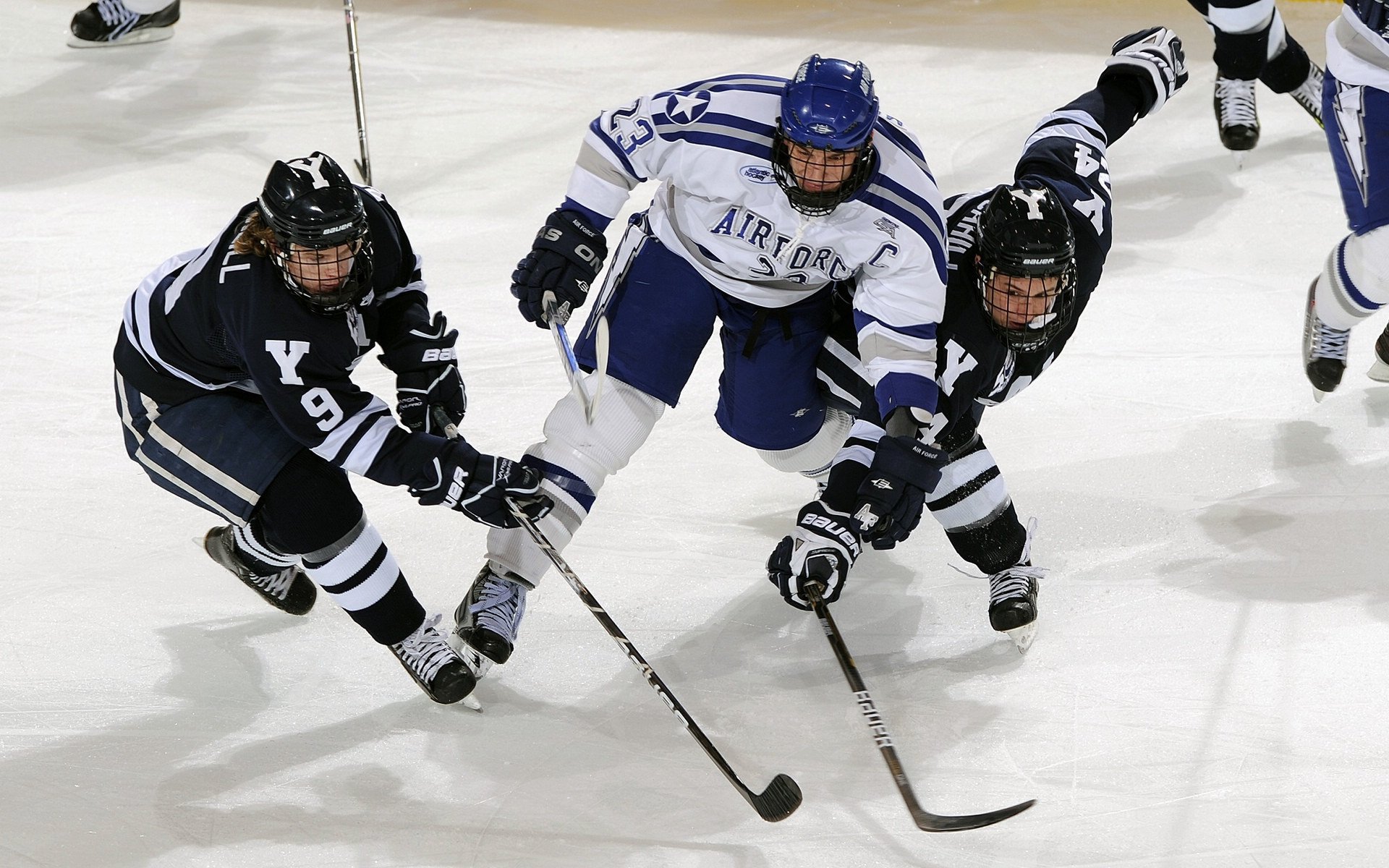 欧洲足球联赛进入争冠冲刺阶段，多队积分差距微小，欧洲国家足球联赛积分榜